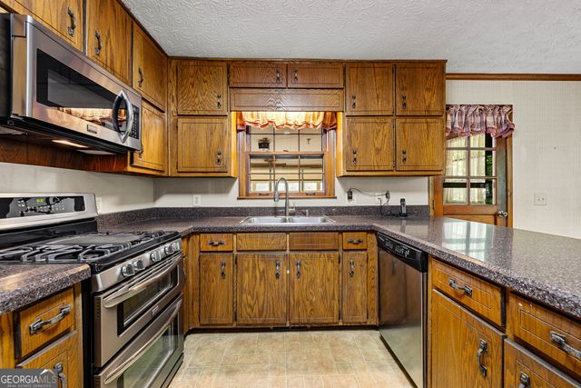 160 Kingswood Drive, Fayetteville, GA 30215