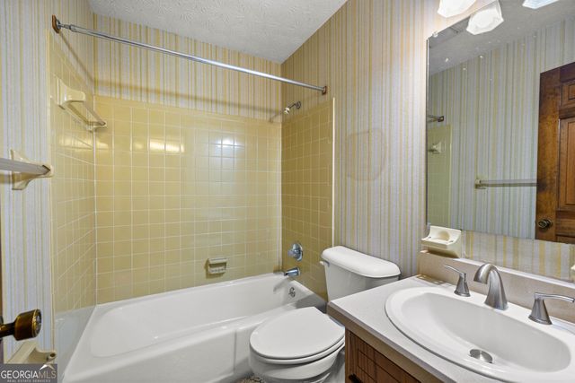 160 Kingswood Drive, Fayetteville, GA 30215