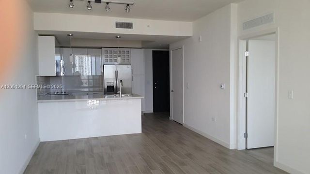 999 SW 1st Ave 2510, Miami, FL 33130