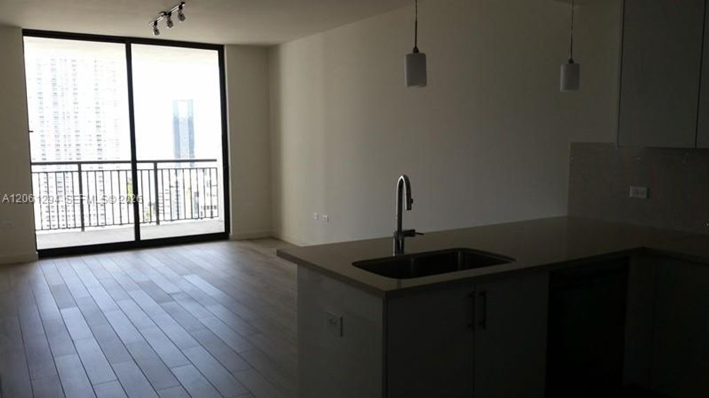 999 SW 1st Ave 2510, Miami, FL 33130
