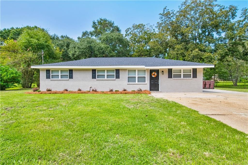 5315 Daniel Drive, Satsuma, AL 36572
