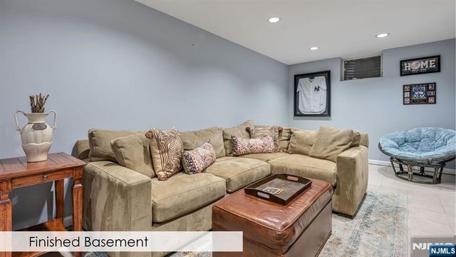 311 Huntington Court, Wyckoff, NJ 07481