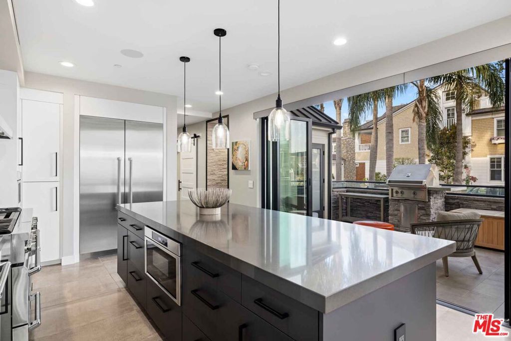 Image 6 of property listing at 121 Emerald Avenue, Newport Beach, CA 92662