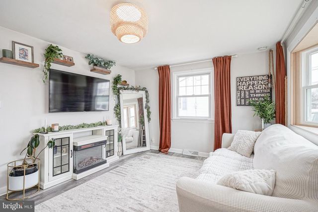 649 6TH AVE, Lindenwold, NJ 08021