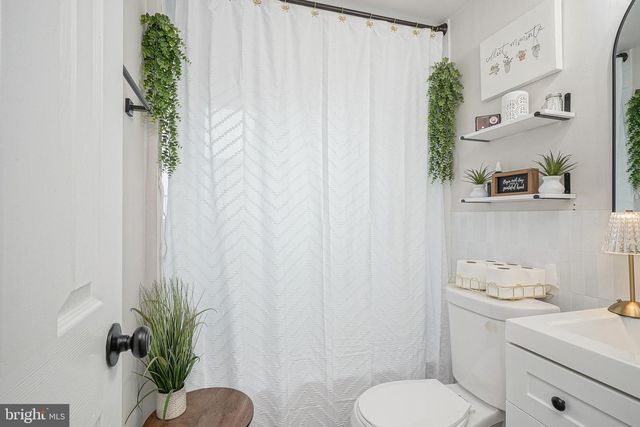 649 6TH AVE, Lindenwold, NJ 08021