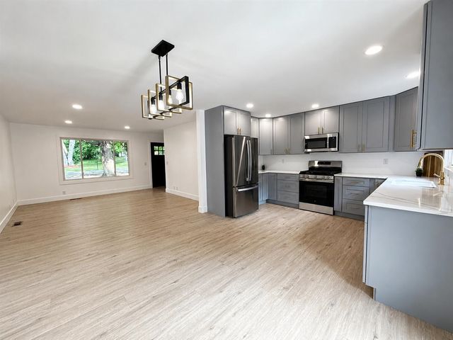 463 Wright Street, Jonesville, MI 49250