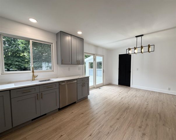 463 Wright Street, Jonesville, MI 49250