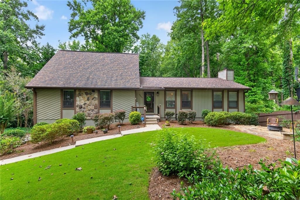 9640 Pine Thicket Way, Roswell, GA 30075