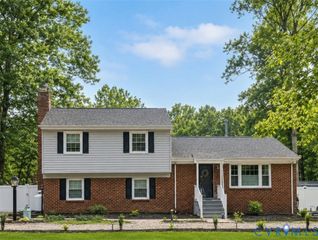 9477 Shelley Dr, Studley, VA 23116