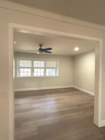 439 Brady LN, West Lake Hills, TX 78746