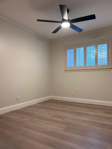 439 Brady LN, West Lake Hills, TX 78746