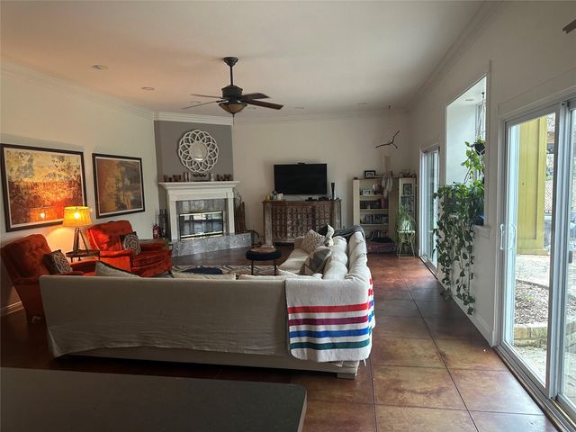 439 Brady LN, West Lake Hills, TX 78746