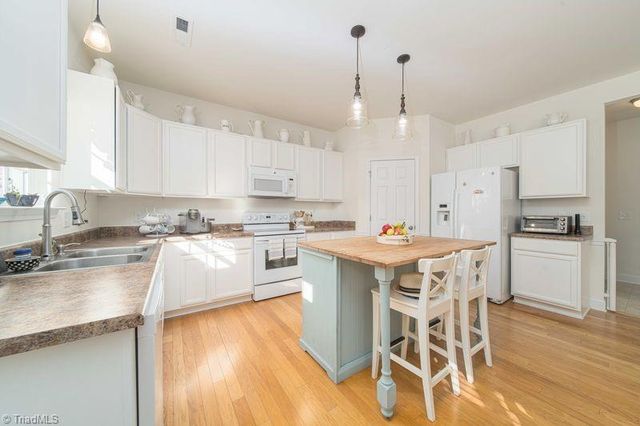 2094 Longburn Drive, Kernersville, NC 27284