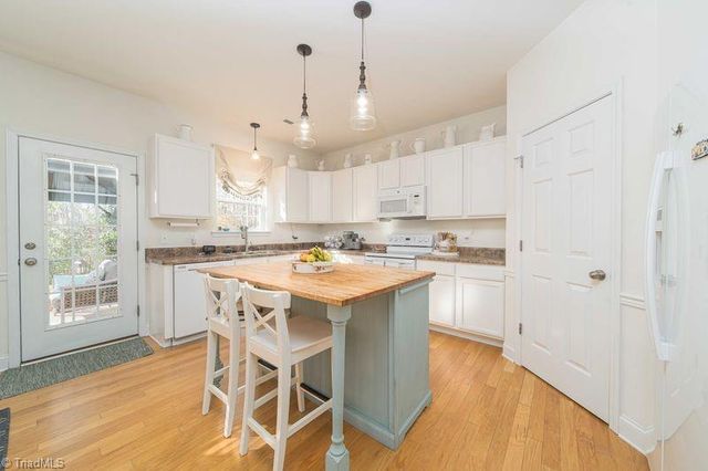 2094 Longburn Drive, Kernersville, NC 27284