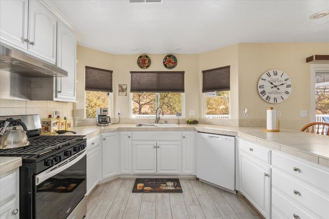 1284 Acorn St, Copperopolis, CA 95228