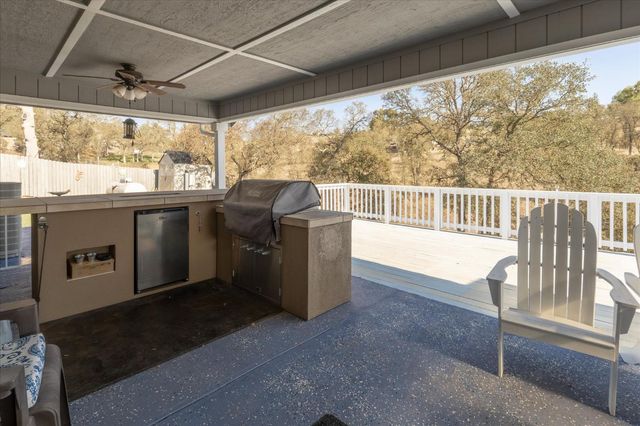 1284 Acorn St, Copperopolis, CA 95228