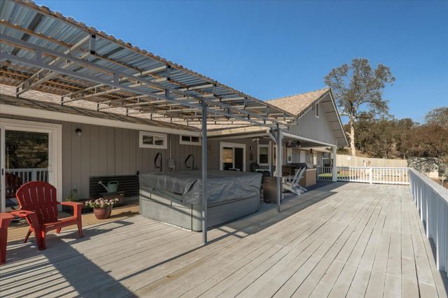 1284 Acorn St, Copperopolis, CA 95228