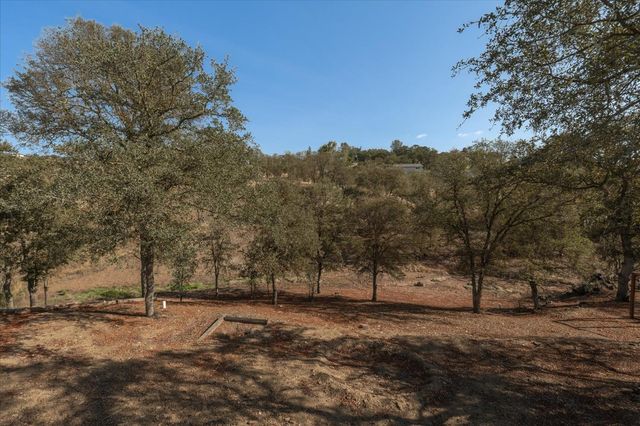 1284 Acorn St, Copperopolis, CA 95228