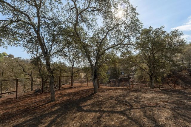 1284 Acorn St, Copperopolis, CA 95228