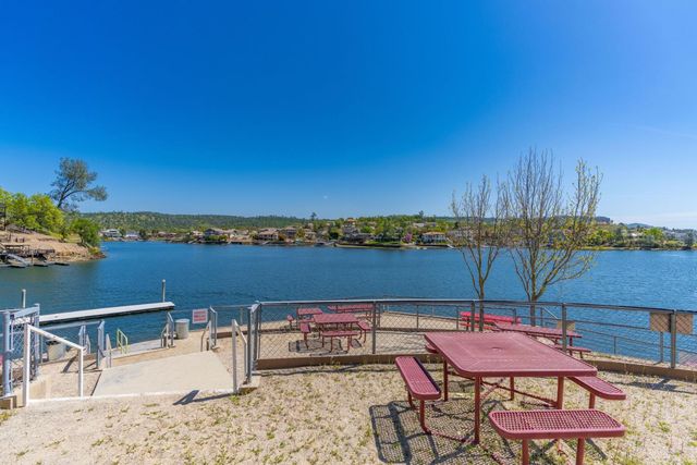 1284 Acorn St, Copperopolis, CA 95228