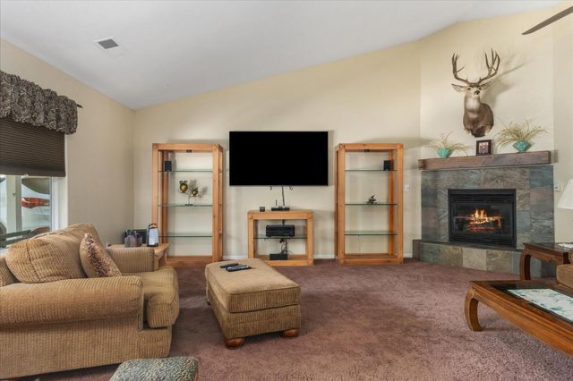 1284 Acorn St, Copperopolis, CA 95228