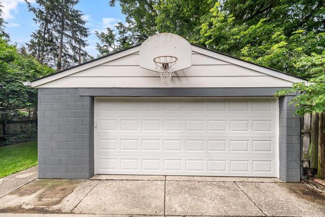 122 E Dunedin Road, Columbus, OH 43214