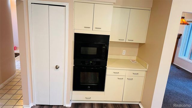 33779 VISTA Drive, Farmington Hills, MI 48331