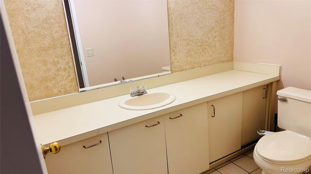 33779 VISTA Drive, Farmington Hills, MI 48331