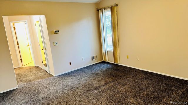 33779 VISTA Drive, Farmington Hills, MI 48331