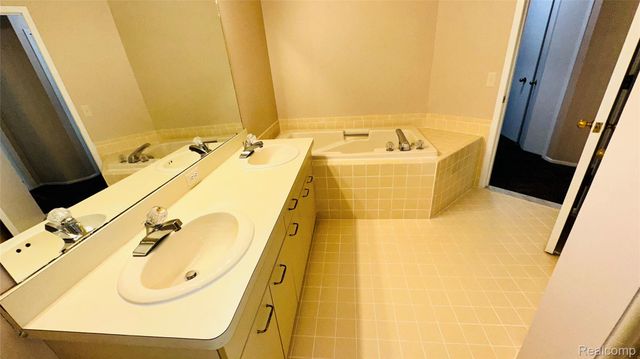 33779 VISTA Drive, Farmington Hills, MI 48331