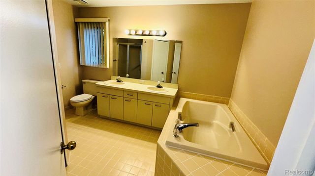 33779 VISTA Drive, Farmington Hills, MI 48331