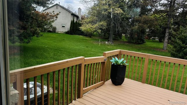33779 VISTA Drive, Farmington Hills, MI 48331