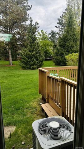 33779 VISTA Drive, Farmington Hills, MI 48331