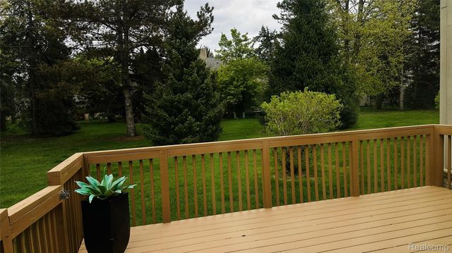 33779 VISTA Drive, Farmington Hills, MI 48331