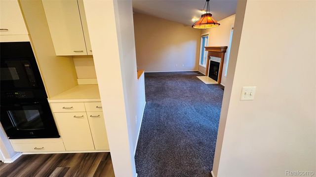 33779 VISTA Drive, Farmington Hills, MI 48331
