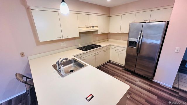 33779 VISTA Drive, Farmington Hills, MI 48331
