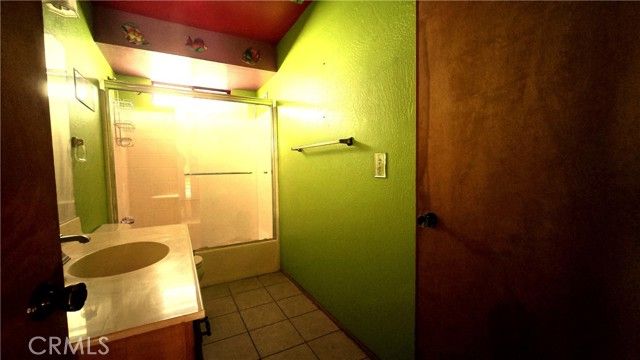 23840 Zuger, Crestline, CA 92325