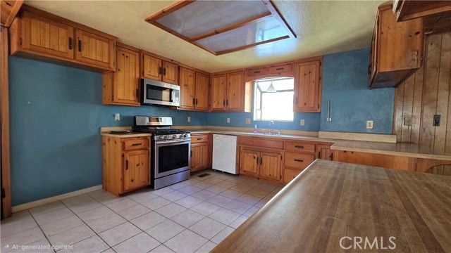 23840 Zuger, Crestline, CA 92325