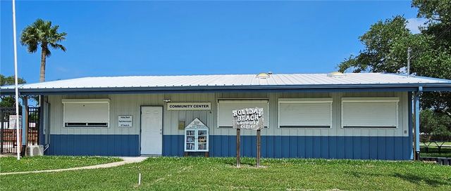 672 Northwest Dr, Rockport, TX 78382