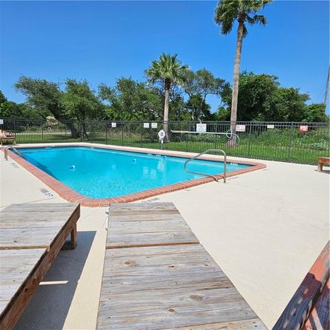 672 Northwest Dr, Rockport, TX 78382