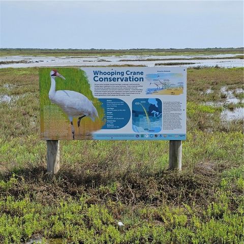 672 Northwest Dr, Rockport, TX 78382