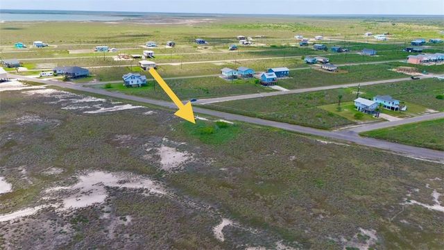 672 Northwest Dr, Rockport, TX 78382