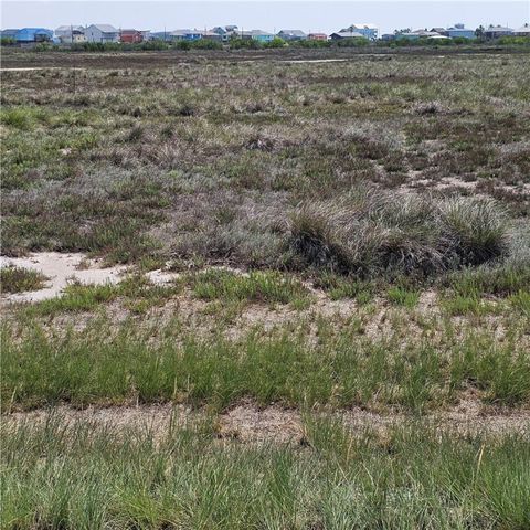 672 Northwest Dr, Rockport, TX 78382