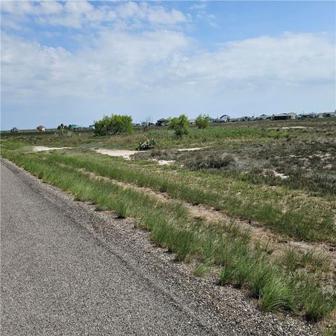 672 Northwest Dr, Rockport, TX 78382
