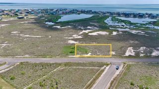 672 Northwest Dr, Rockport, TX 78382
