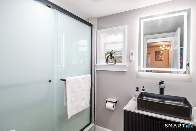 16 Raymond Street, New Canaan, CT 06840