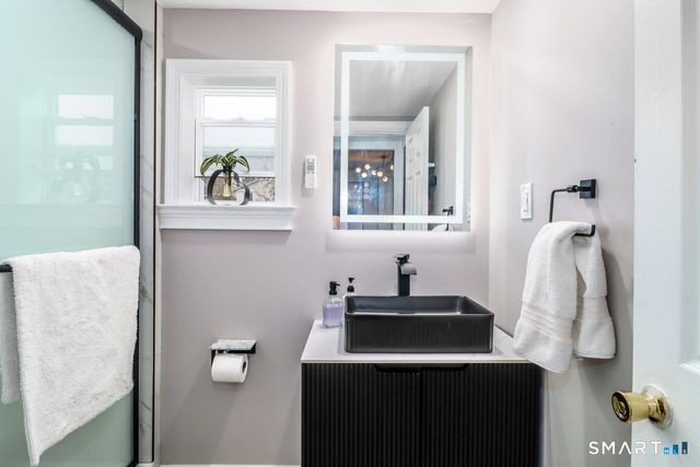 16 Raymond Street, New Canaan, CT 06840