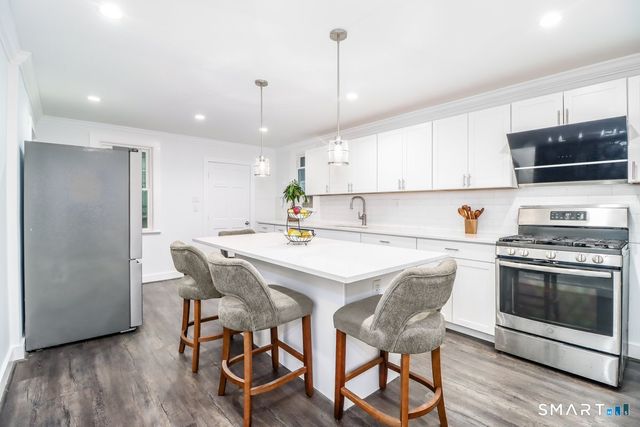 16 Raymond Street, New Canaan, CT 06840