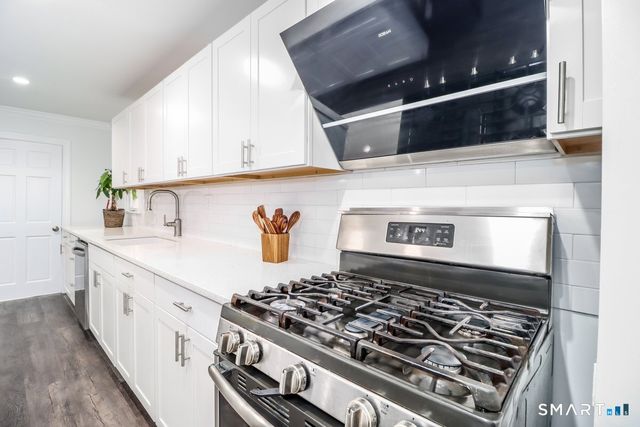 16 Raymond Street, New Canaan, CT 06840