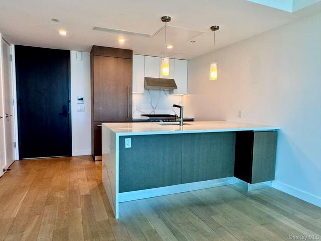 13437 35th Avenue 9C, Flushing, NY 11354